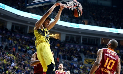 Ανανέωσε με Φενέρ ο Ντουβερίογλου (photo)