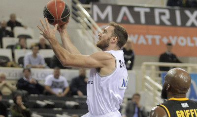 Στην Αθήνα ο ΠΑΟΚ, εξιτήριο για Σχίζα