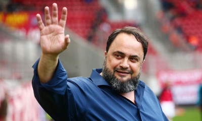 Ολυμπιακός: Οι κάτοικοι της Μάνδρας ευχαριστούν τον Βαγγέλη Μαρινάκη (photos)