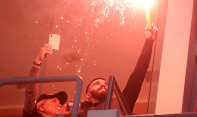 «Τρελάθηκε» ο Σαββίδης: Γιόρτασε τον τίτλο με καπνογόνο στη σουίτα! (photos)