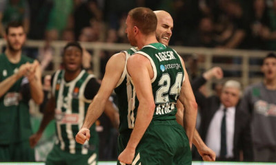 Με μπίρα και ελληνική  σημαία στη Ρόδο Καλάθης, Λοτζέσκι (photo)