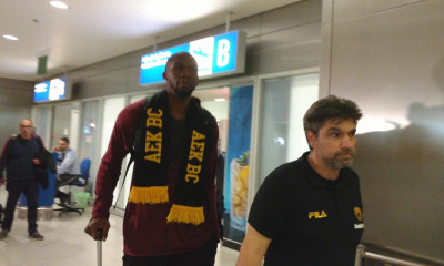ΑΕΚ: Έφτασε στην Ελλάδα ο Εμπάκουε (videos+photos)