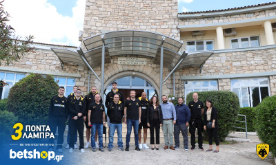 Οι παίκτες της ΑΕΚ μοίρασαν «λαμπρά» χαμόγελα στο Αναρρωτήριο Πεντέλης