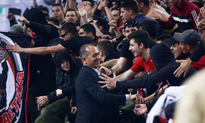 Ολυμπιακός: Αγκαλιές και φιλιά Αγγελόπουλων και οργανωμένων! (photos)