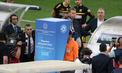 Οι παίκτες της ΑΕΚ «αμφισβητούν» το VAR: Κι όμως επιμένουν για το πέναλτι!