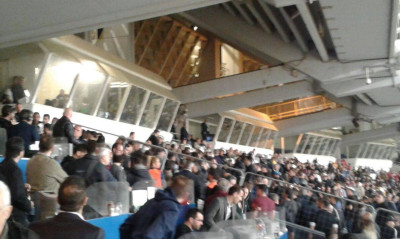 ΠΑΟΚ – ΑΕΚ: Άγριο ξύλο στα επίσημα του ΟΑΚΑ (videos+photos)