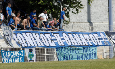 «Κάηκε» το γήπεδο της Νεάπολης για τον Ιωνικό (photos+videos)