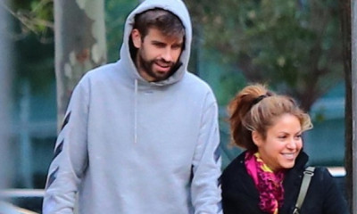 Τα «καυτά» φιλιά Πικέ - Σακίρα στη μέση του δρόμου (pics)