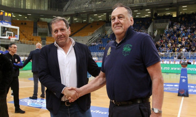 Η ΑΕΚ συνεχίζει να τιμά την ιστορία της – Αποθεώθηκε ο Βασίλης Γκούμας (video+photos)