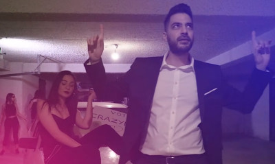 Ο «ύμνος» των δημοτικών συμβούλων: «Ξεμάτιασε με ΜΑΜΑ» (video)