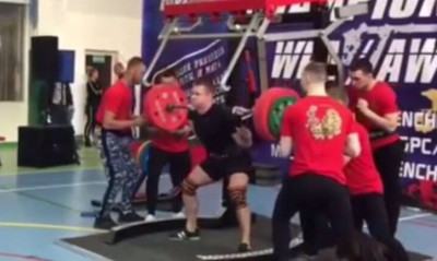 Σοκαριστικός τραυματισμός αθλητή: Επιχείρησε να σηκώσει 250 κιλά και έσπασε το πόδι του