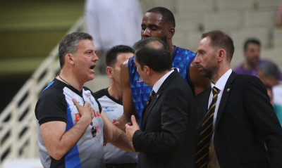 ΑΕΚ – Χολαργός: Ο Σχινάς δεν έδωσε το χέρι στον Μπάνκι! (video+photos)