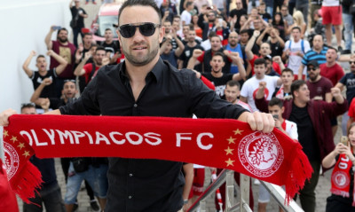 Ολυμπιακός: Υπέγραψε και αποθεώθηκε ο Βαλμπουενά (photos)