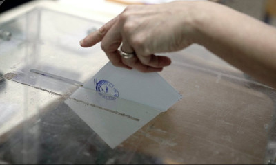 Εκλογές 2019: Ζευγάρι… άφησε τον γάμο και πήγε να ψηφίσει (photo)