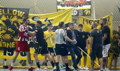 «Ντου» και διακοπή στο ΑΕΚ - Ολυμπιακός! (photos+video)