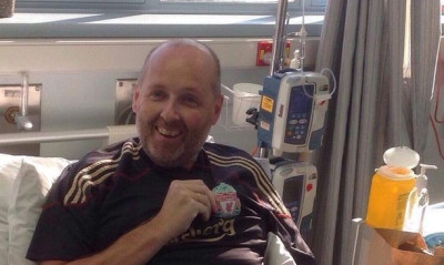 Οπαδός της Λίβερπουλ με καρκίνο μένει ζωντανός για να δει τον τελικό του Champions League (video)