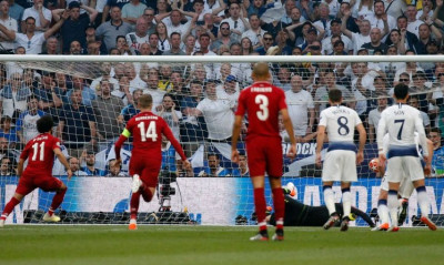 Τελικός Champions League 2019: Η σέξι εισβολέας τρέλανε κόσμο! (video+photo)