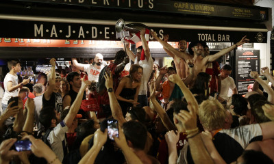 Champions League: Ο υπερήφανος πιτσιρικάς με τη φανέλα της Λίβερπουλ! (video)