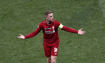 Champions League: Μια συγκινητική στιγμή για τον Τζόρνταν Χέντερσον μετά τη νίκη της Λίβερπουλ