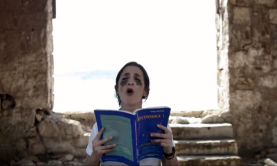 «Θα κοπώ»:Το τραγούδι που έγινε viral στους μαθητές που δίνουν εξετάσεις (vid)