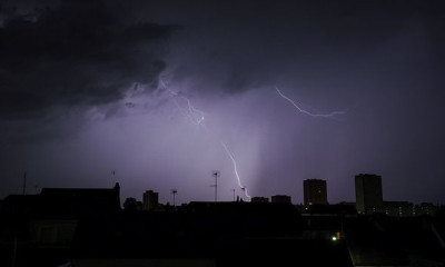 Σοκ: Κεραυνός χτύπησε γήπεδο με μικρά παιδιά - Ένα βρίσκεται στην εντατική (photos+videos)