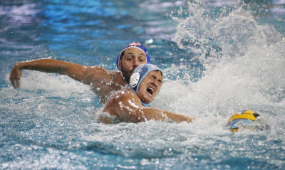 Απίστευτο ξύλο μεταξύ των παικτών του Ολυμπιακού και της Προ Ρέκο (video)