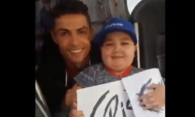 Ο Ρονάλντο σταμάτησε το πούλμαν της Εθνικής για να φωτογραφηθεί με ένα άρρωστο αγοράκι