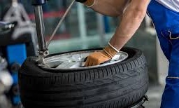 Επικό! Έκανε photoshop πως έσκασε το λάστιχό του για να μην πάει στην δουλειά (photos)