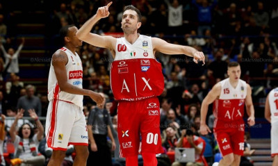 Έμεινε στην Αρμάνι Μιλάνο ο Ντέλα Βάλε (photos)