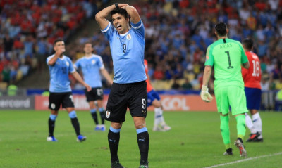 Η γκάφα της χρονιάς! Ο Σουάρες ζήτησε πέναλτι σε χέρι… τερματοφύλακα (video)