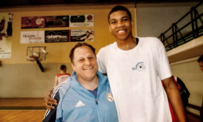 Συγκίνησε ο πρώτος προπονητής του Αντετοκούνμπο (video)