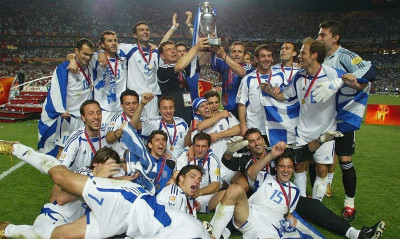 Το τρόπαιο του EURO 2004 στο Κέντρο Πολιτισμού Ίδρυμα Σταύρος Νιάρχος