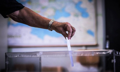 Απίστευτο: Αυτός είναι ο ψηφοφόρος που έγινε viral (pics)