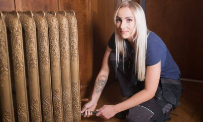 Δεν φαντάζεσαι τι επάγγελμα κάνει αυτή η ξανθιά καλλονή (video)