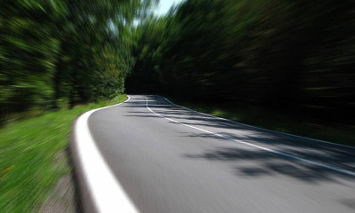 «Έβρεξε» λεφτά: Απίστευτες εικόνες στη μέση του δρόμου - Τι συνέβη (pics)