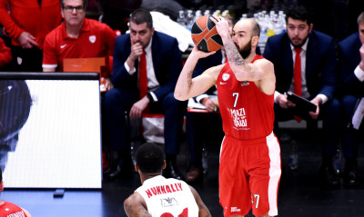 Έμεινε στον Ολυμπιακό ο Σπανούλης