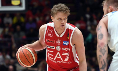 Ολυμπιακός: Συμφωνία με Κουζμίνσκας, ελεύθερος ο Μάντζαρης