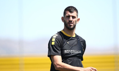 Η πρώτη προπόνηση του Νέλσον Ολιβέιρα με την ΑΕΚ στα Σπάτα (photos)