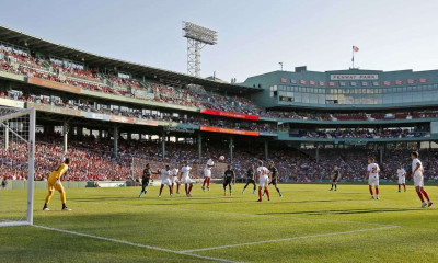 Ανατριχίλα με το «You’ll Never Walk Alone» (video)