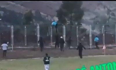 Απίστευτο! Διαιτητής έτρεξε να σωθεί και… πήδηξε τα κάγκελα! (video)