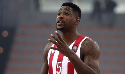 Απογοήτευση στον κόσμο του Ολυμπιακού μετά τον Τσέρι (photos)