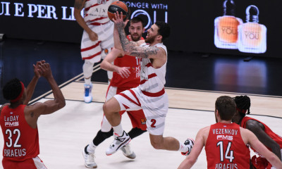 Στην Αρμάνι Μιλάνο ο Μακ, «σπρώχνει» τον Μάικ Τζέιμς στην έξοδο!