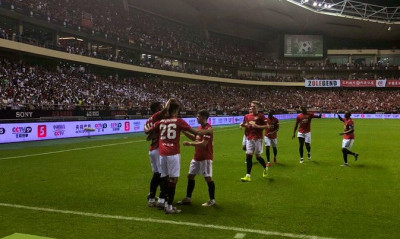 Η Μάντσεστερ Γιουνάιτεντ νίκησε 2-1 την Τότεναμ (video)