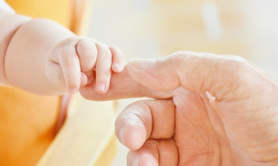 Επίδομα γέννας 2.000 ευρώ - Ποιοι θα το πάρουν και πότε