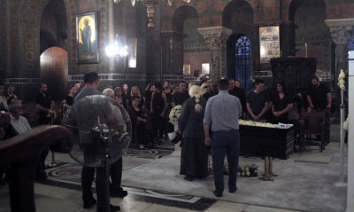 Σε λαϊκό προσκύνημα η σορός του Γιώργου Ποζίδη (photos)