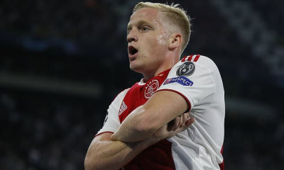 Αυτά θέλει ο Άγιαξ για Φαν Ντε Μπέεκ (video)