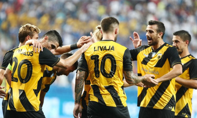 ΑΕΚ: Με τον ύμνο της ομάδας στο αεροπλάνο (video)