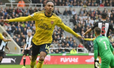 Με «δράστη» τον Ομπαμεγιάνγκ, με το «δεξί» η Άρσεναλ