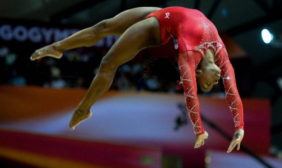Εξωπραγματική πρωτιά για τη Σιμόν Μπάιλς: Έγραψε ιστορία με ένα άλμα που αψηφά τη βαρύτητα
