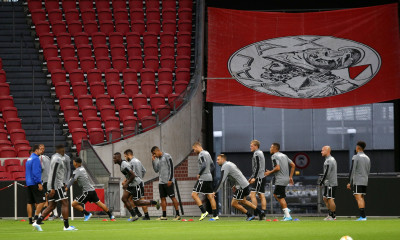 Άγιαξ-ΠΑΟΚ: Η πτήση για Άμστερνταμ και η προπόνηση (video)